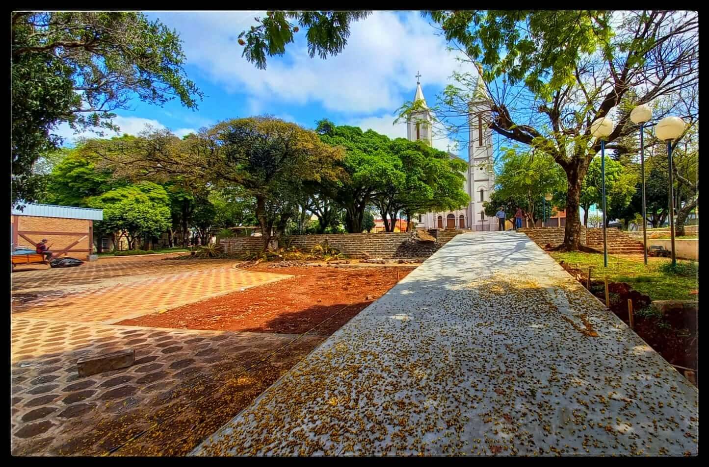 PRAÇA DA MATRIZ RECEBE